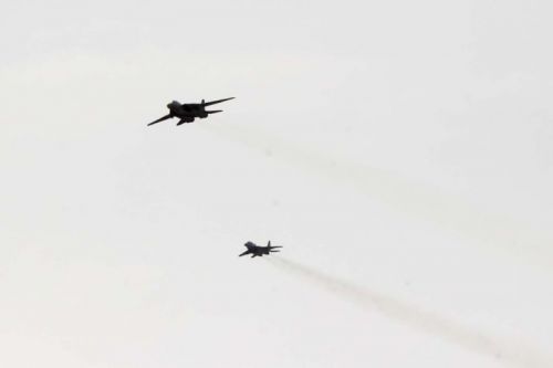 Irański F-14A wykonujący w powietrzu manewry wraz z myśliwcem MiG-29 / Zdjęcie: Tasnim
