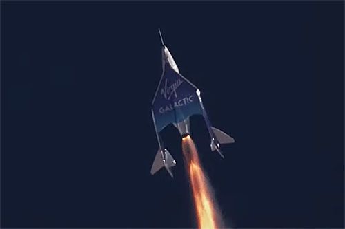 VSS Unity wznosi się w kosmos podczas misji Galactic 02, 10 sierpnia / Zdjęcie: Virgin Galactic