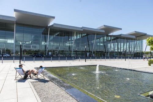 W rekordowym lipcu 2023 przez wrocławskie lotnisko przewinęło się ponad 450 tys. podróżnych / Zdjęcie: Port lotniczy Wrocław