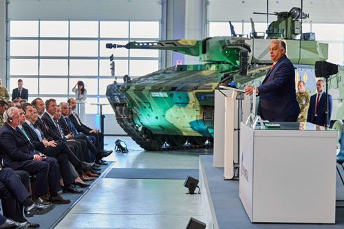 Premier Węgier Victor Orban przemawia w czasie uroczystości otwarcia wytwórni Rheinmetall Hungary Zrt / Zdjęcie: RHZ