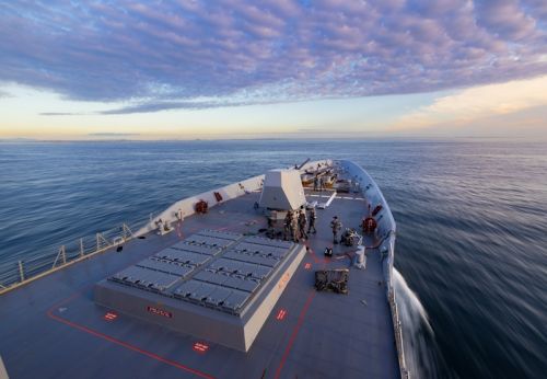 Pociski manewrujące Tomahawk mają zostać zintegrowane z australijskimi niszczycielami typu Hobart / Zdjęcie: MO Australii