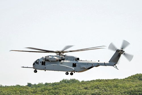 Śmigłowiec wielozadaniowy CH-53K w czasie testów prowadzonych przez US Marine Corps na poligonie w Stratford / Zdjęcie: Sikorsky