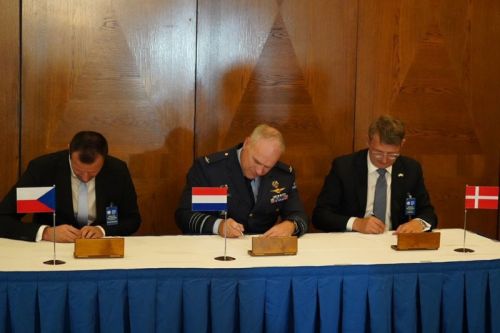 Nowy pakiet obejmie m.in. 15 zmodernizowanych czołgów T-72, a w dostawy zaangażowana zostanie Holandia i Czechy / Zdjęcie: MO Danii
