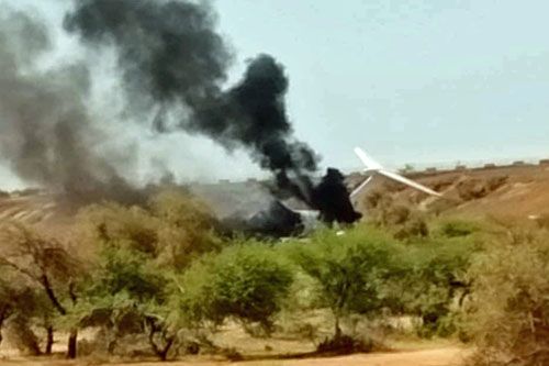 Spalony wrak samolotu Ił-76, który rozbił się wczoraj na lotnisku Gao w Mali / Zdjęcie: via X