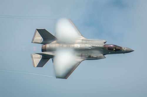 Koszt pierwszych 32 samolotów F-35 wraz z wyposażeniem i uzbrojeniem dla Rumunii ma wynieść ok. 6,5 mld USD / Zdjęcie: USAF