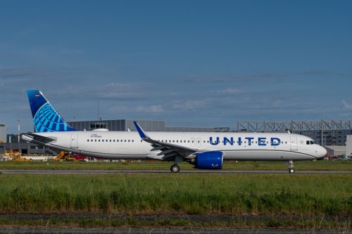 A321neo (MSN 11500) w barwach United przed startem do lotu próbnego z lotniska Hamburg-Finkenwerder / Zdjęcie: Airbus  