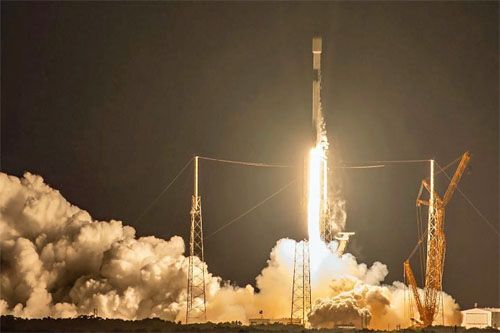 Rakieta nośna Falcon 9 startuje z 22 satelitami Starlink Group 6-21 / Zdjęcie: SpaceX
