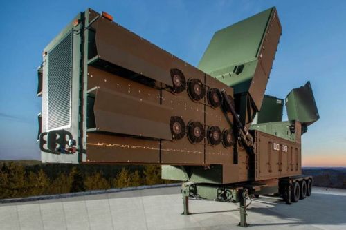 Raytheon wyprodukował do tej po 6 radarów LTAMDS, które zostały zamówione w październiki 2019. Zanim zostaną przekazane użytkownikowi przechodzą testy, integracje i badania / Zdjęcie: Raytheon