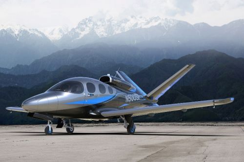 SF50 Vision w okolicznościowym malowaniu, upamiętniającym dostarczenie 500. samolotu tego typu / Zdjęcie: Cirrus Aircraft