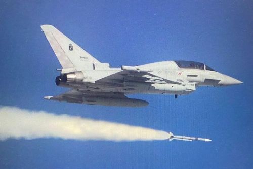 TF-2000A odpala pocisk Meteor wyposażony w urządzenia telemetryczne / Zdjęcie: Aeronautica Militare