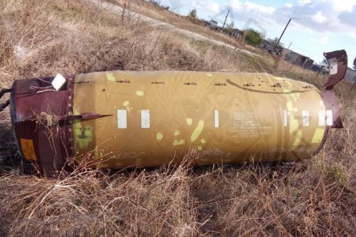 Szczątki pocisku MGM-140A ATACMS znalezione na Ukrainie. Przypuszcza się, że został on zestrzelony lub – co bardziej prawdopodobne – uległ awarii w locie / Zdjęcie: X