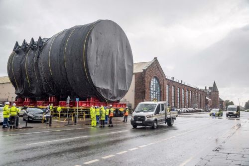 Sekcja kadłuba przyszłego HMS Dreadnought transportowana ulicami Barrow-in-Furness miała długość 22 m / Zdjęcie: Royal Navy