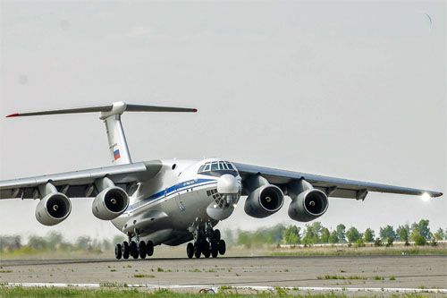 Trzeci dostarczony w 2023 samolot transportowy Ił-76MD-90A. Na opublikowanym zdjęciu jego znaki rejestracyjne zostały wyretuszowane / Zdjęcie: OAK
