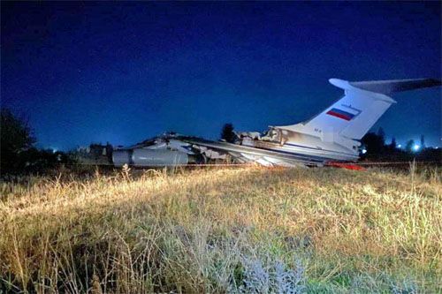 Wrak samolotu transportowego Ił-76MD rosyjskich WKS, który rozbił się na lotnisku wojskowym Gissar pod Duszanbe 20 października 2023 w nocy / Zdjęcie: kanał Telegram