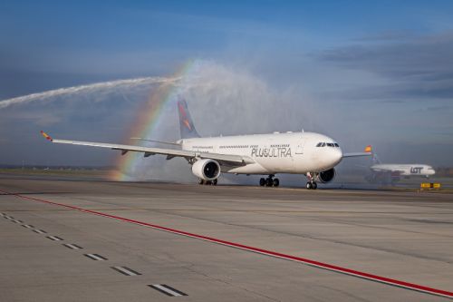 Loty na wenezuelską wyspę Margarita z Pyrzowic wykonują Airbusy A330-200 hiszpańskich linii lotniczych Plus Ultra / Zdjęcie: Jakub Mańka