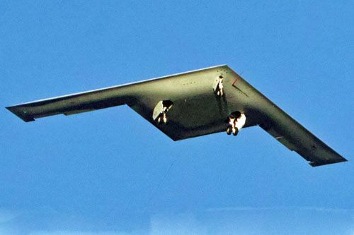 Prototyp amerykańskiego bombowca strategicznego Northrop Grumman B-21 Raider w pierwszym locie, Palmdale, 10.11.2023, 6:51 czasu lokalnego / Zdjęcie: X – Matt Hartman