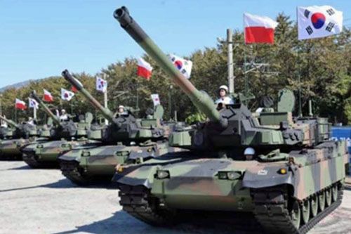 Pierwszych 10 czołgów podstawowych K2 Black Panther dla Polski zostało zaprezentowanych w zakładach Hyundai Rotem w Changwon 19 października 2022 / Zdjęcie: Twitter (obecnie X)