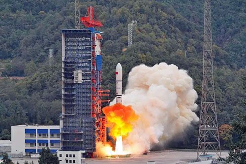 Rakieta nośna CZ-2D/YZ-3 startuje z ośrodka kosmicznego Xichang / Zdjęcie: CASC