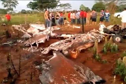 Szczątki samolotu Cessna Turbo Centurion, który rozbił się wczoraj na lądowisku Guayaibi w Paragwaju / Zdjęcie: via X