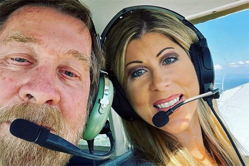 45-letnia Jenny Bialock i jej 78-letni ojciec – James Bialock Jr., którzy zginęli w katastrofie samolotu Beechcraft Debonair w stanie Tennessee / Zdjęcie: 865flygirl/Instagram