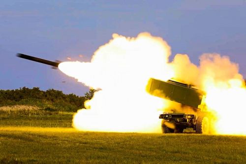 Wojna rosyjsko-ukraińska wystawiła M142 HIMARS na większe zagrożenia w sieci, co uzasadnia potrzebę opracowania środków zaradczych / Zdjęcie: U.S. Army Spc. Ellison Schuman