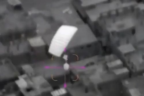 Zrzuty za pomocą spadochronów sterowanych są alternatywą dla zaopatrzenia drogą lądową / Zdjęcie: IDF
