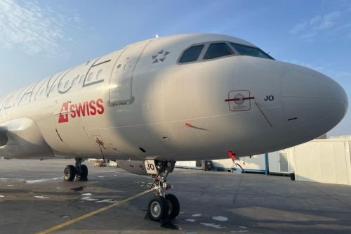 Ostatnim z 25 przywróconych do służby samolotów należących do Swiss International Air Lines, które z powodu pandemii koronawirusa SARS-CoV-2 były przechowywane na lotnisku w Ammanie był A320 (HB-IJO), który spędził w Jordanii 1180 dni / Zdjęcie: Swiss International Air Lines