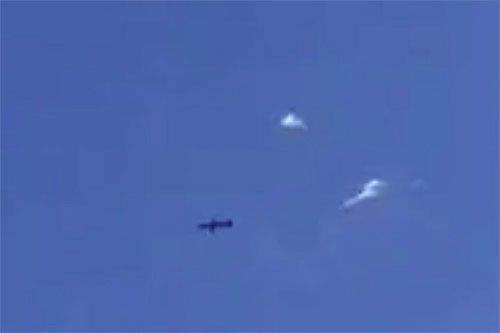 Rosyjski pocisk manewrujący H-101 wystrzeliwujący flary zakłócające systemy samonaprowadzania w podczerwieni pocisków przeciwlotniczych / Zdjęcie: via Telegram