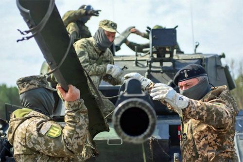 Ukraińscy żołnierze podczas szkolenia na czołgu Leopard w Saksonii-Anhalt / Zdjęcie: Bundeswehra