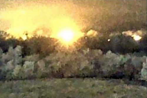 Pożar, który wybuchł po rozbiciu się podczas lądowania bombowca strategicznego B-1B w bazie Ellsworth / Zdjęcie: via X