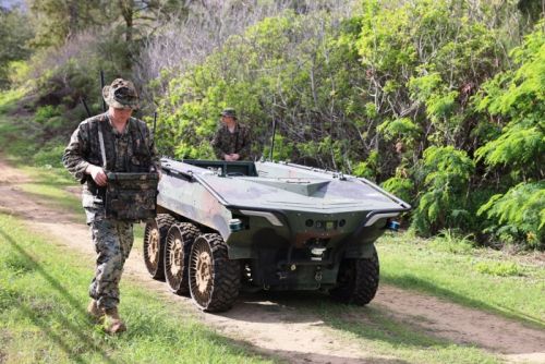 Arion SMET przemierzający obszar poligonu Bellows na Oahu. Hanwha Defense USA (HDUSA) wystawi robota do rywalizacji w programie SMET Increment II / Zdjęcie: Hanwha Aerospace