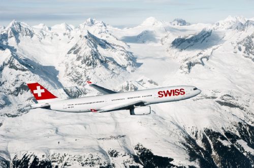 W okresie świąteczno-noworocznym 58% wszystkich odlotów linii Swiss zostało zrealizowane punktualnie, czyli wystartowało w ciągu 15 minut od planowej godziny odlotu, natomiast około 17% lotów dotarło do celu z opóźnieniem przekraczającym 30 minut / Zdjęcie: Swiss