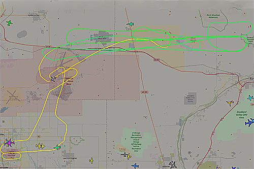 Zrzut ekranu z ADS-B Exchange przedstawiający trasy przebyte przez samolot C-12 używający znaku wywoławczego RAIDER13