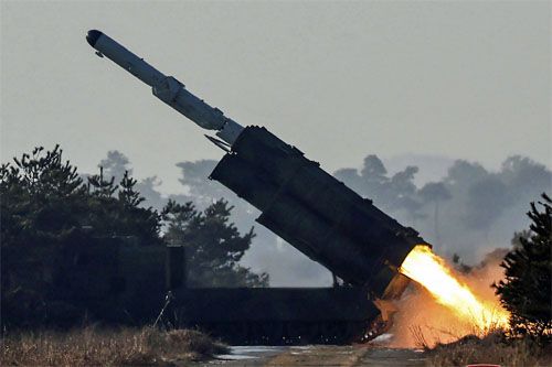 Przeciwokrętowy pocisk samosterujący Padasuri-6 startuje do lotu testowego, 14 lutego 2024, ok. 9:00 / Zdjęcie: KCNA