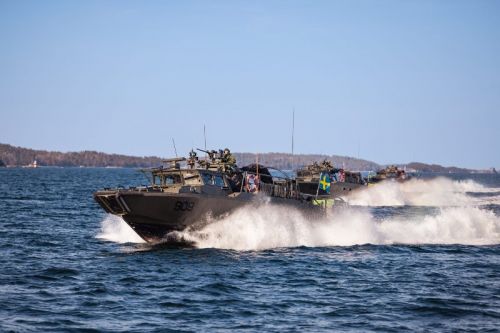 Wśród obiecanego Ukrainie sprzętu Szwecja dostarczyć ma m.in. łodzie szturmowe Stridsbåt 90 / Zdjęcie: Försvarsmakten