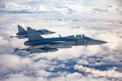 Pierwsza umowa na leasing 14 Gripenów została podpisana przez Węgrów w 2014 / Zdjęcie: Saab