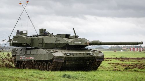 Plany ogłoszone przez Włochów zakładają zakup 132 czołgów Leopard 2A8IT i 140 pojazdów towarzyszących na podwoziu czołgowym / Zdjęcie: Wikipedia