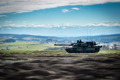 Wśród przerzucanych wojsk francuskich do Rumunii mają trafić dodatkowe czołgu Leclerc i armatohaubice samobieżne CAESAR / Zdjęcie: Armée de terre