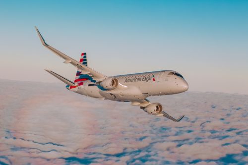 E175 w barwach American Airlines / Zdjęcie: Embraer
