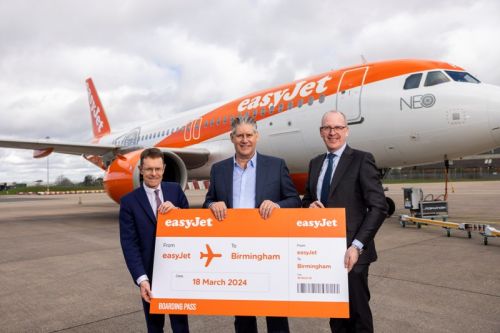 Według easyJet otwarcie nowej bazy w Birmingham pozwoliło na utworzenie w Wielkiej Brytanii 140 bezpośrednich miejsc pracy dla pilotów, personelu pokładowego i pracowników obsługi / Zdjęcie: easyJet