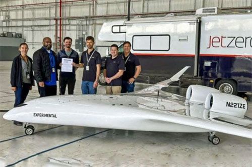 Gotowy do testów w locie dwusilnikowy demonstrator samolotu z rozmytym kadłubem JetZero Pathfinder / Zdjęcie: JetZero