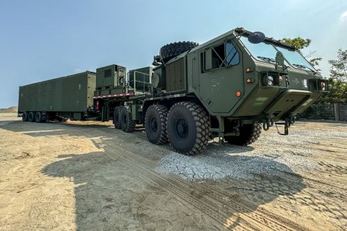 Bateria systemu MRC składa się centrum operacji, 4 wyrzutnie, ciągniki i zmodyfikowane naczepy / Zdjęcie: US Army – kpt.