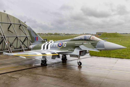 Najnowsze malowanie okolicznościowe jednego z Typhoonów RAF nawiązuje do kamuflażu samolotu Hawker Typhoon (FM-G) z 257 squadronu / Zdjęcia: Royal Air Force