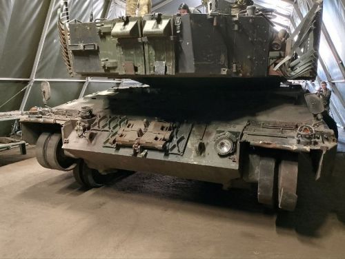Zdobyty i ewakuowany Leopard 2A6 został przetransportowany przez Rosjan do zakładu naprawczego / Zdjęcie: X
