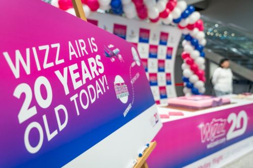 W niedzielę, 19 maja 2024 linie Wizz Air świętowały nie tylko 20. rocznicę swojej obecności w Międzynarodowym Porcie Lotniczym Katowice im. Wojciecha Korfantego w Pyrzowicach, ale także swojego pierwszego rejsu komercyjnego / Zdjęcie: Piotr Adamczyk