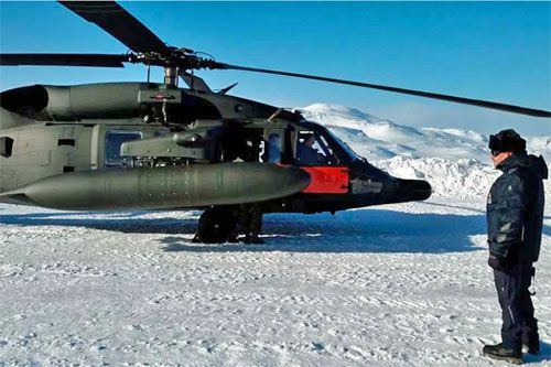 Śmigłowiec MH-60M operujący w ramach operacji SAR na Antarktydzie / Zdjęcie: FACh