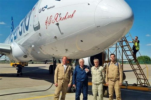 W skład załogi testowej MC-21 z silnikami PD-14 weszli: pilot testowy PAO Jakowlew Roman Taskajew i pilot testowy GosNIIGA Igor Czernow, a także operatorzy lotniczy Oleg Bieriezin i Pawieł Sokut / Zdjęcie: PAO Jakowlew