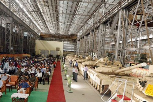 Uroczystość przekazania armii indyjskiej pierwszych 10 czołgów nowej wersji – T-90 Mk III (Bhishma Mk III) w zakładach ANVL w Avadi, 13 maja 2024 / Zdjęcie: ANVL