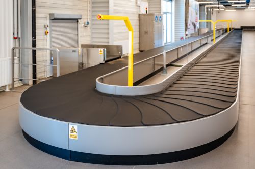 Terminal D został wyposażony w pojedynczy taśmociąg do wydawania bagażu z dwiema nitkami rozładunku o długości 100 m, co umożliwia obsługę do dwóch rejsów jednocześnie / Zdjęcie: Piotr Adamczyk – MPL Katowice 
