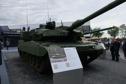 Jeżeli Praga zrealizuje swoje wszystkie plany będzie dysponować 100 czołgami rodziny Leopard 2 w tym w wersji A4 i A8 / Zdjęcie: Dawid Kozdra